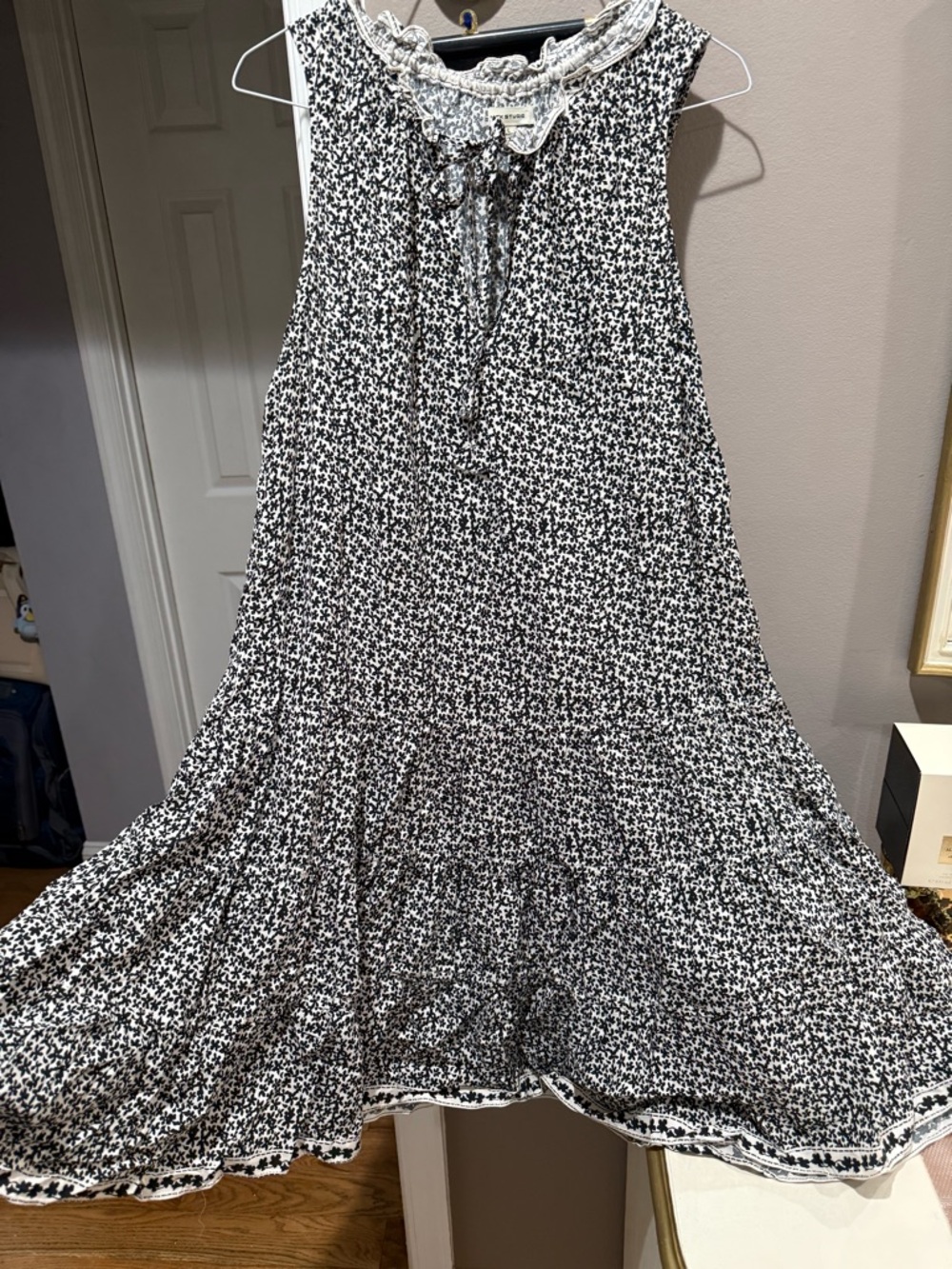 Max Studio Sleeveless Black & White Floral Swing Dress